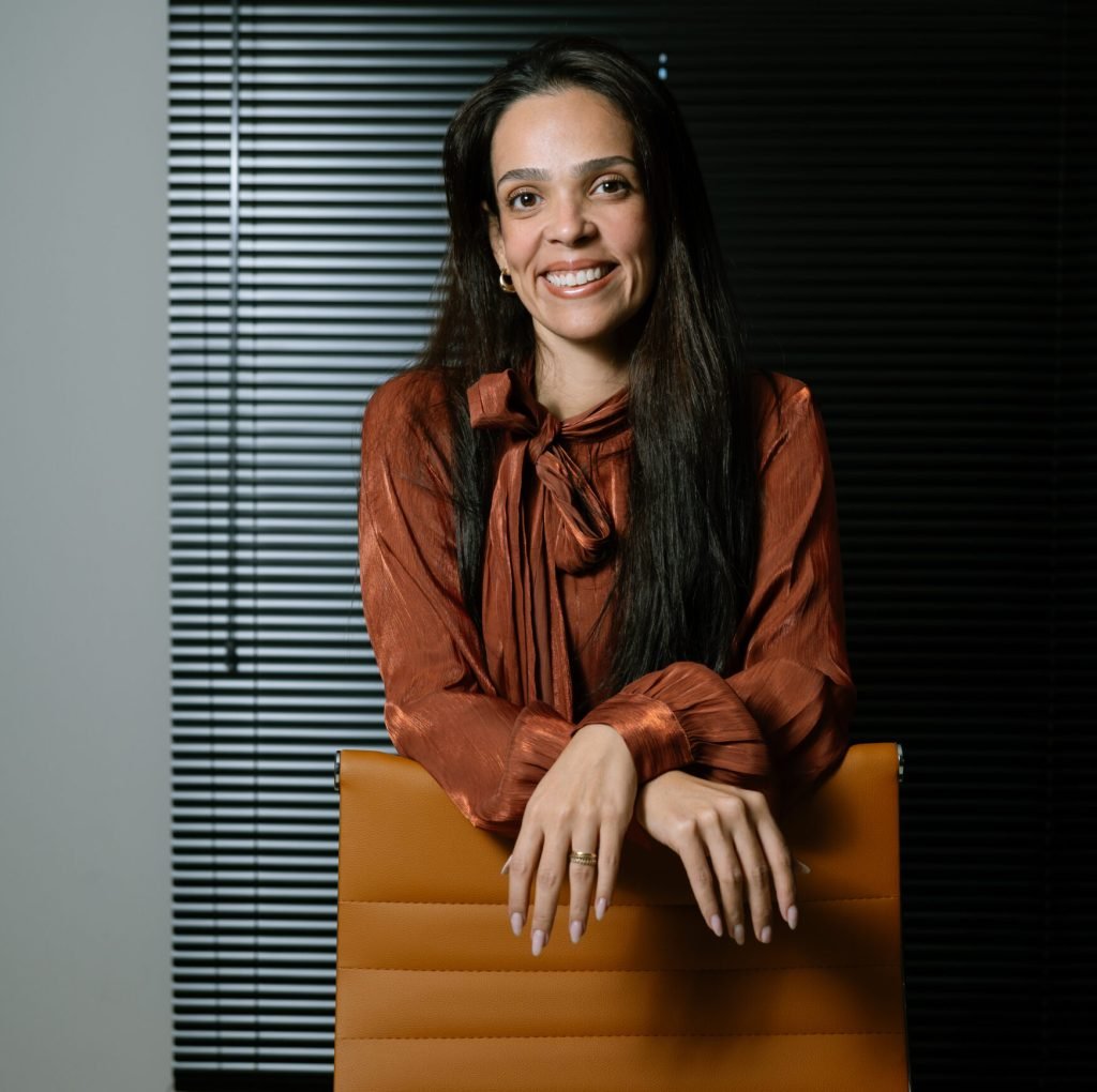 Suellen Ribeiro, advogada especialista em inventários, divórcios e direito imobiliário